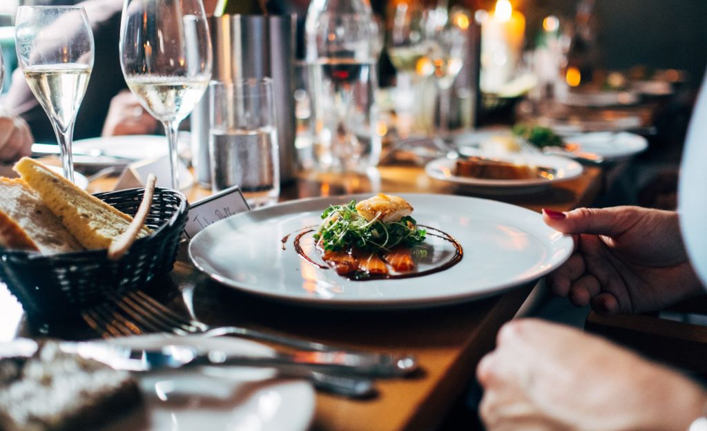 Liebevoll angerichtetes Essen aus einer Sterne-Küche